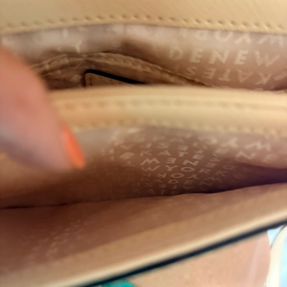 Kate Spade New York Laurel Way Carsen crossbody bag. - Picture 9 of 10